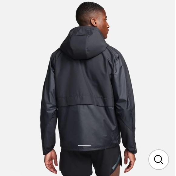 NIKE MEN'S WINDRUNNER STORM-FIT RUNNING JACKET - Picture 2 of 6